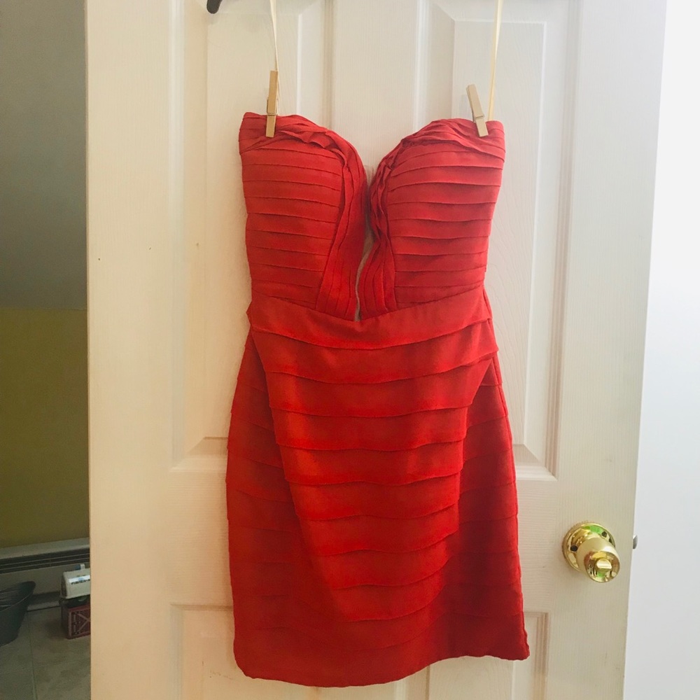 NWT RED STRAPLESS DRESS - Picture 2 of 8